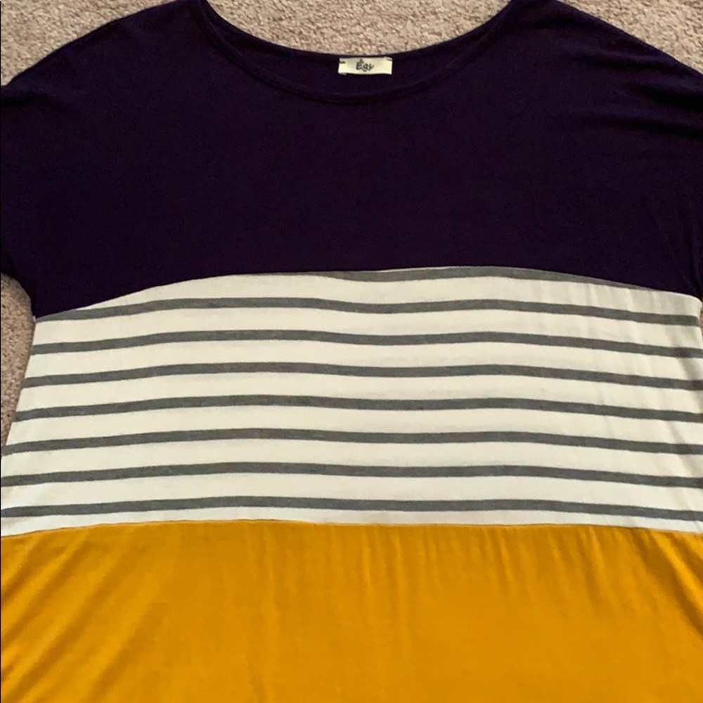 🌗 Short Sleeved Top Size S 🌓 - Picture 4 of 7